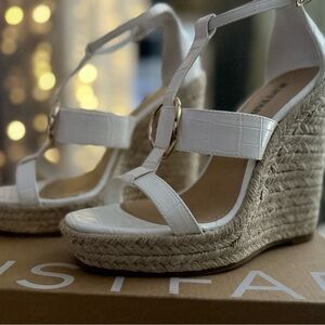 JustFab White Croc-Embossed Wedges, High Class Affair, US Size 5.5